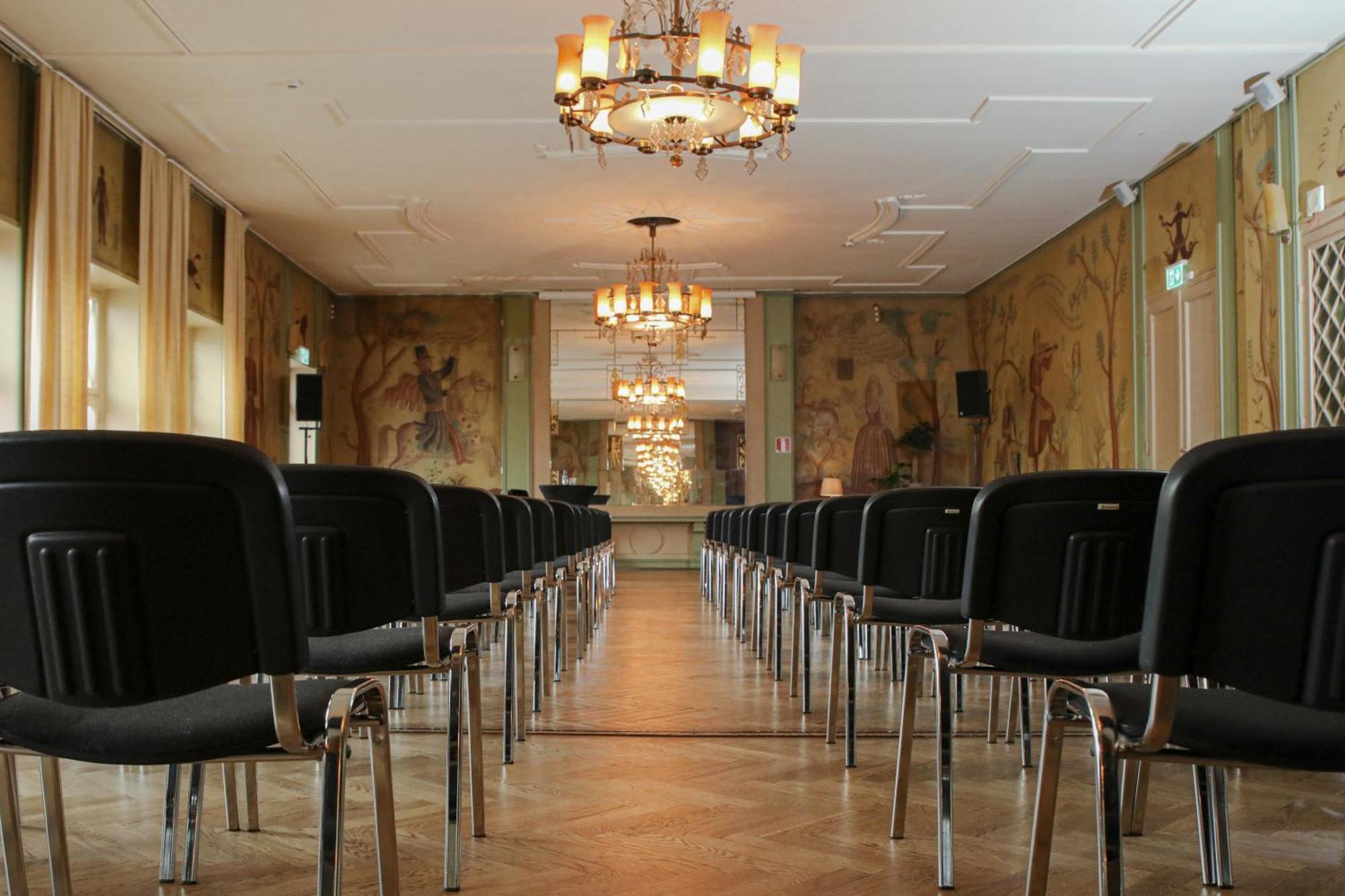 Hotel First Grand 4*